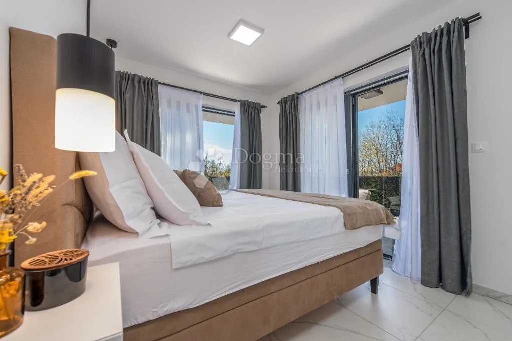 privlaka: moderna vila s bazenom - slika 17