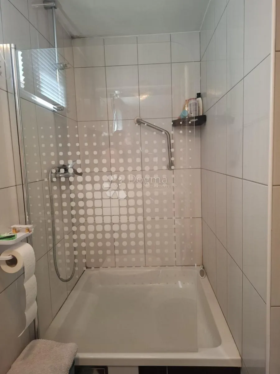 kuća za odmor s uređenom okućnicom - slika 7