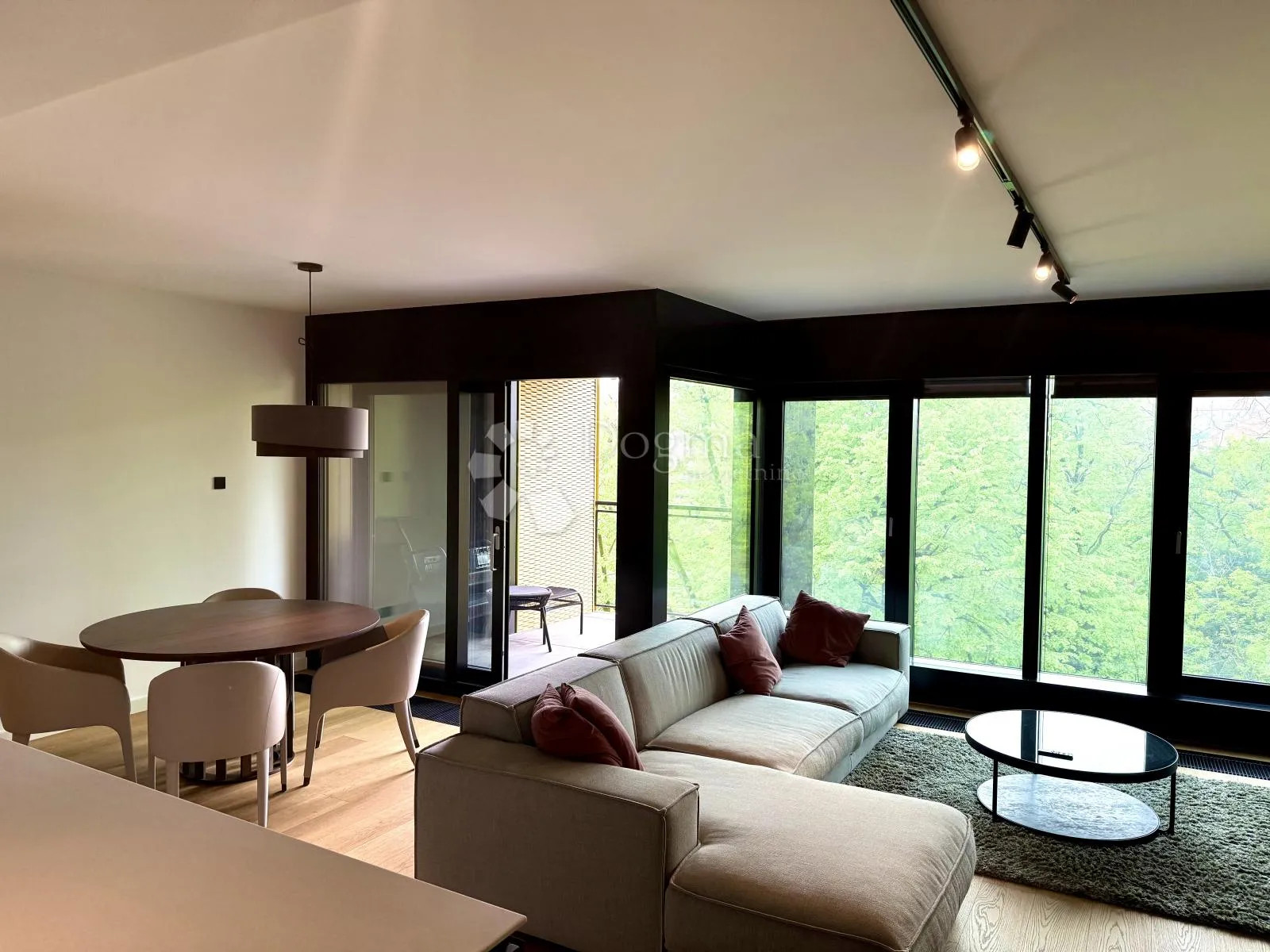 zagreb, centar, luksuzan stan 97 m2 s privatnim liftom - slika 1