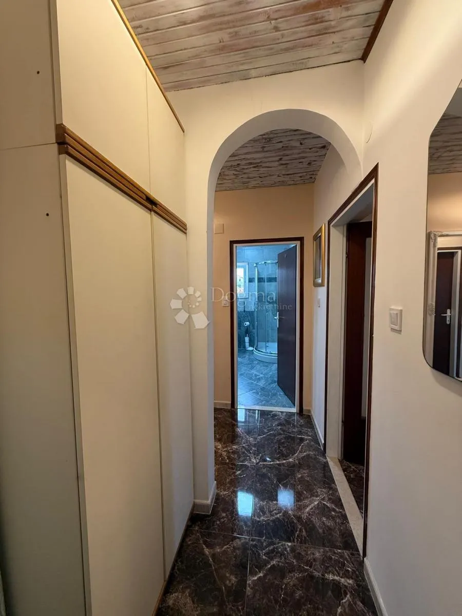 kuća s 2 stana - 300 m od mora - slika 38