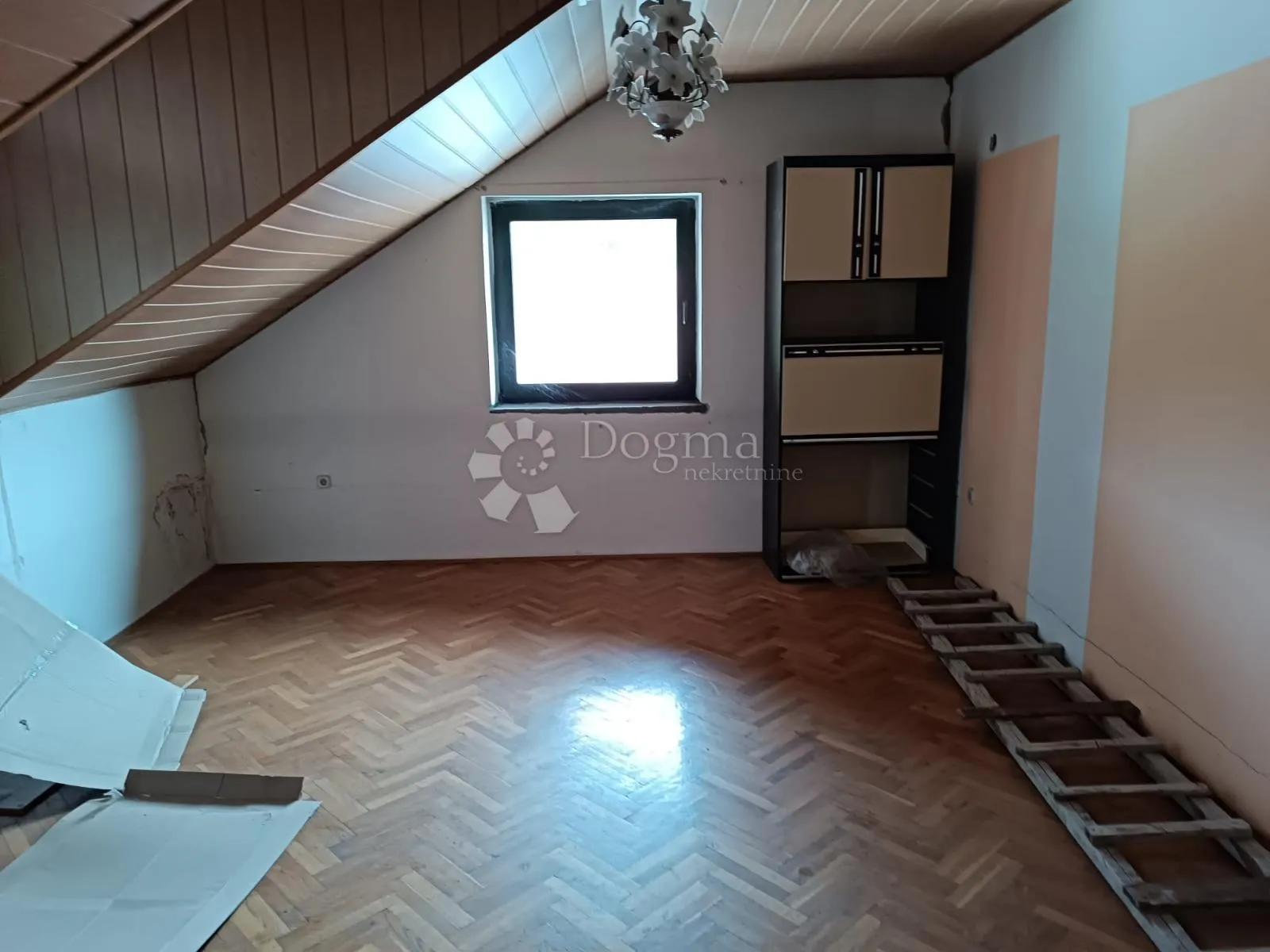 kuća sa radnike ili starački dom - slika 18