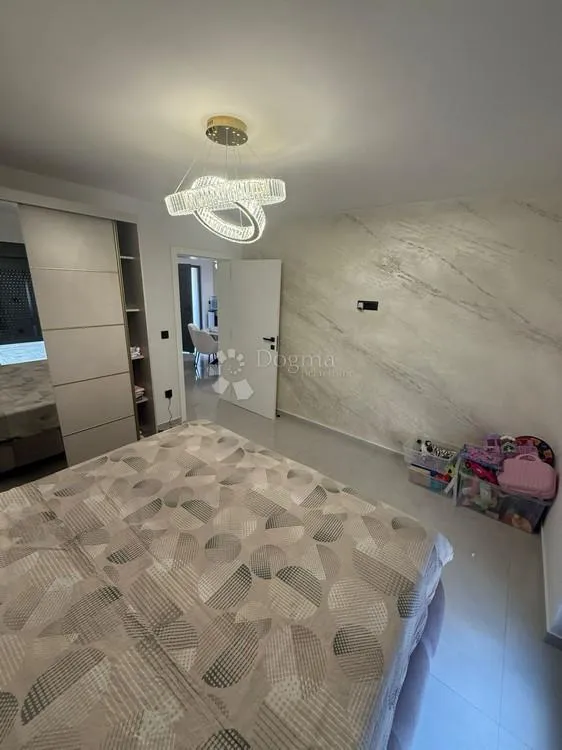 luksuzni apartman prizemlje otok vir - slika 17