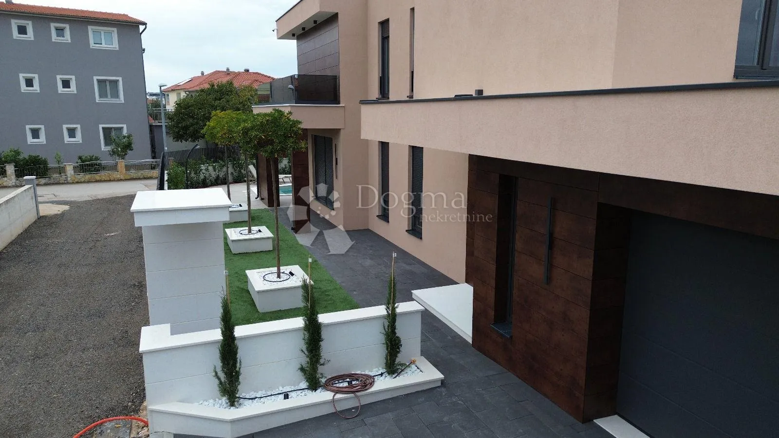 luksuzna vila s bazenom – vodice - slika 12