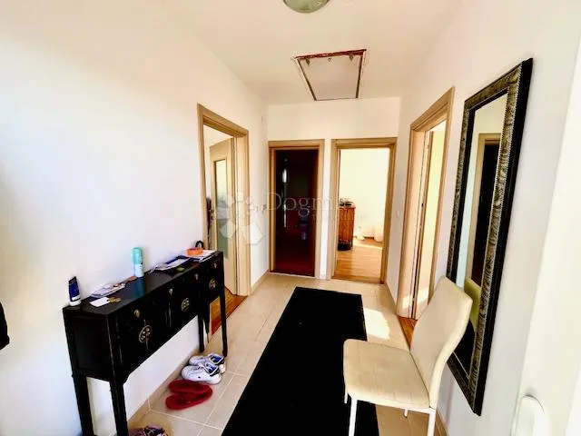 ekskluzivno samo u dogmi!crikvenica,stan 70m2 sa terasom i pogledom na more - slika 7