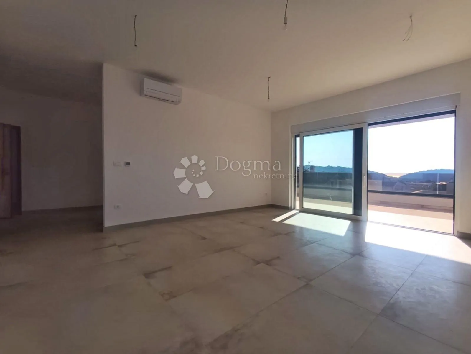 prekrasni penthouse s velikom terasom i pogledom na more! garaža! - slika 7