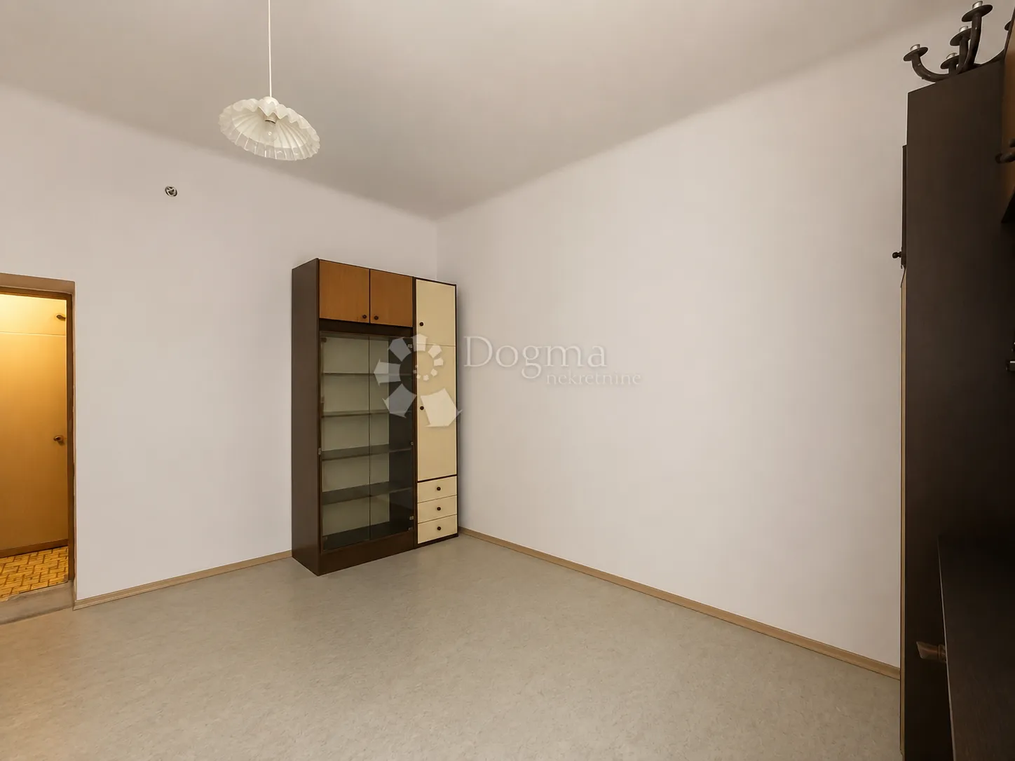 prilika u srcu pule – stan od 107 m², 50 metara od arene! - slika 5