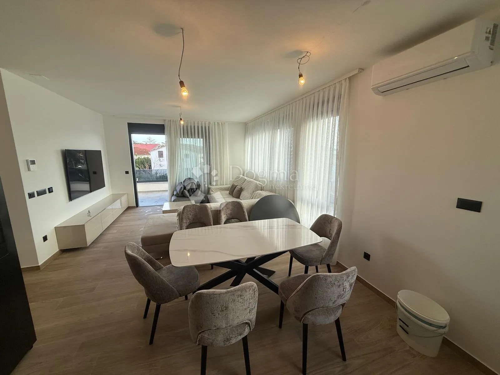 luksuzan namješten penthouse s pogledom na more - slika 13
