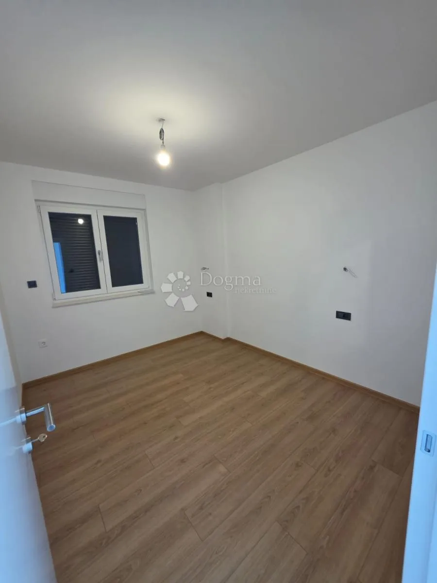 primošten- dvosobni stan na 1.katu, top lokacija s8 - slika 9