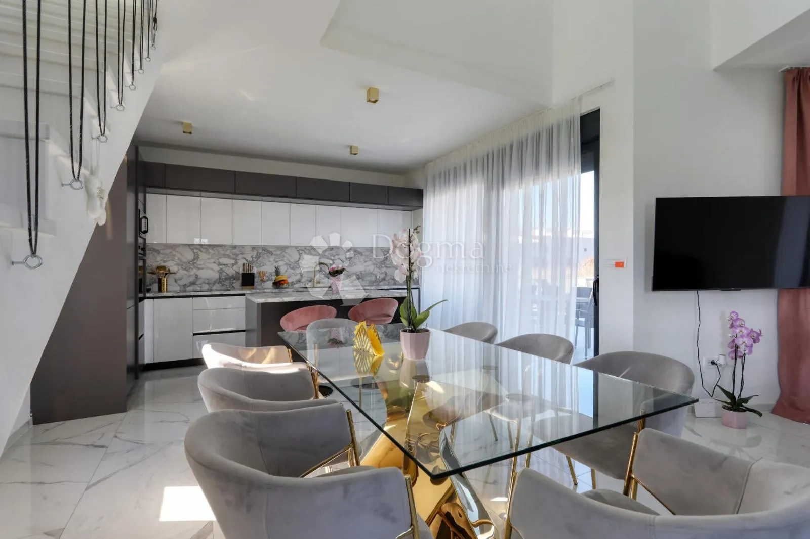 prodaje se moderna vila sa bazenom privlaka - slika 26