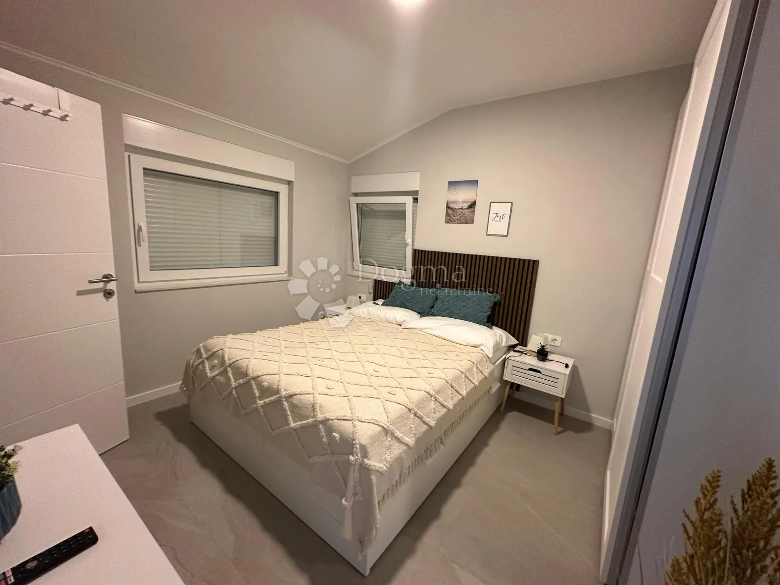 vir prodaje se apartman na atraktivnoj plaži 10 m od mora - slika 18