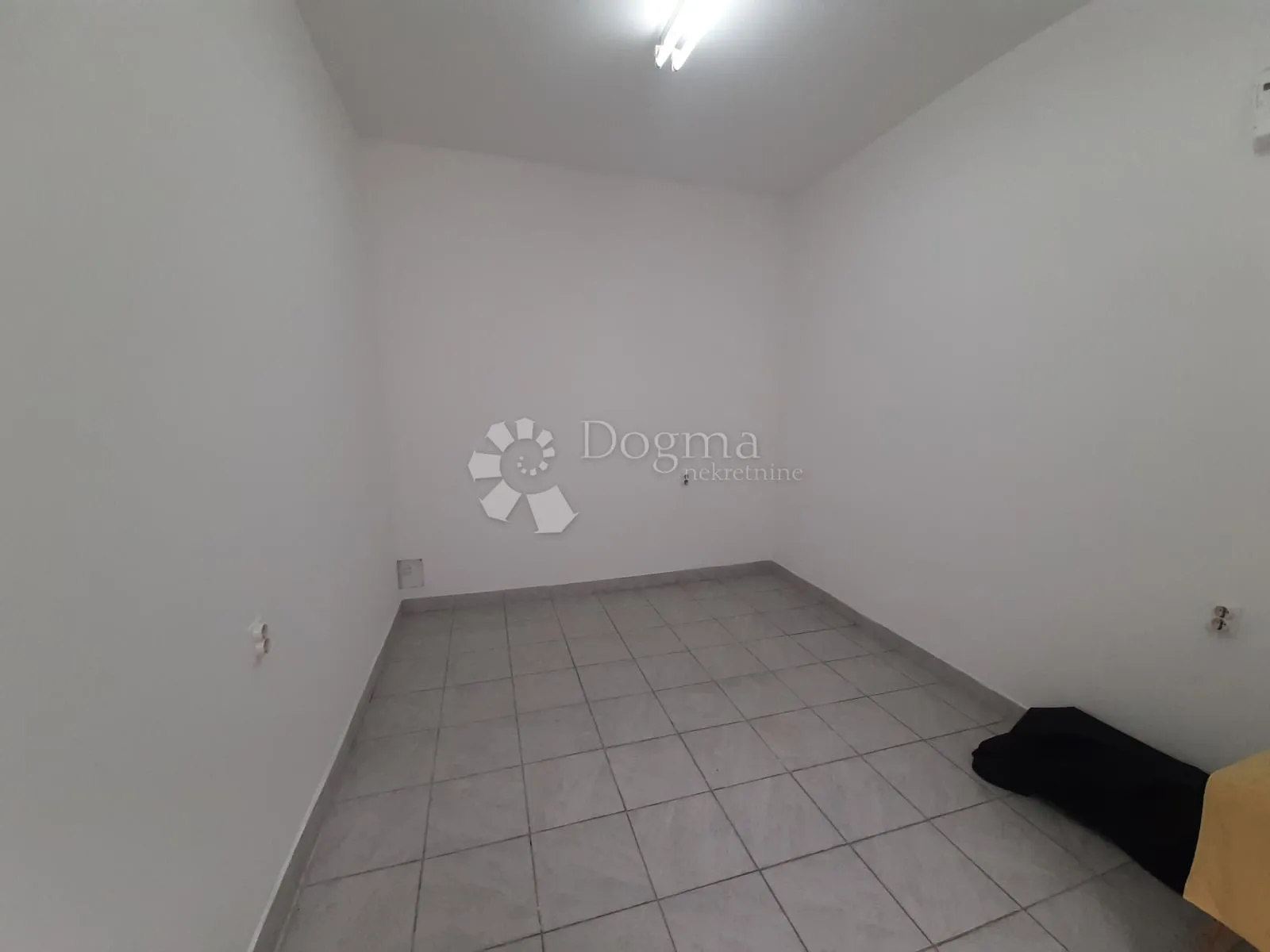 ulični lokal 16 m² - medvedgradska, centar - zakup/najam - slika 7