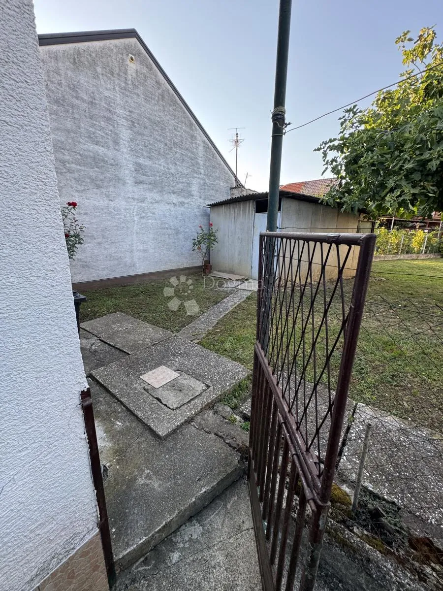 potencijal za gradnju nove kuće - 504 m2 - slika 20