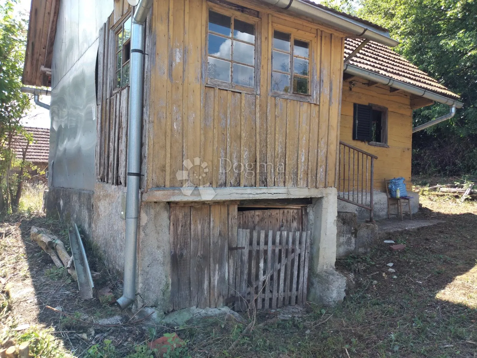 vikendica na selu s priključkom struje - slika 7