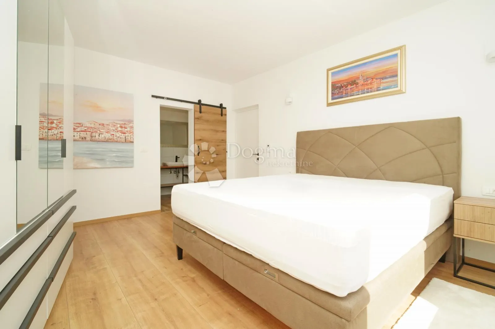 moderna kuća s 2 apartmana- kaštelir - slika 31