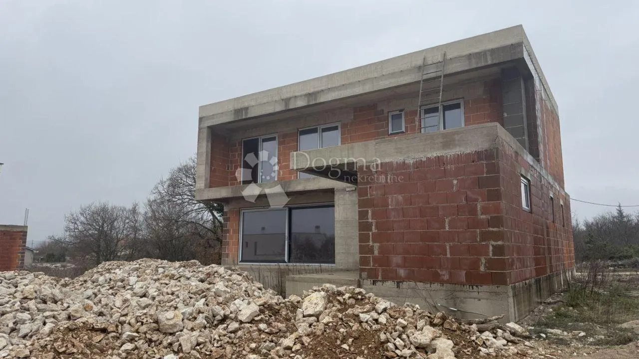 katnica s bazenom u izgradnji , okolica labina - slika 10