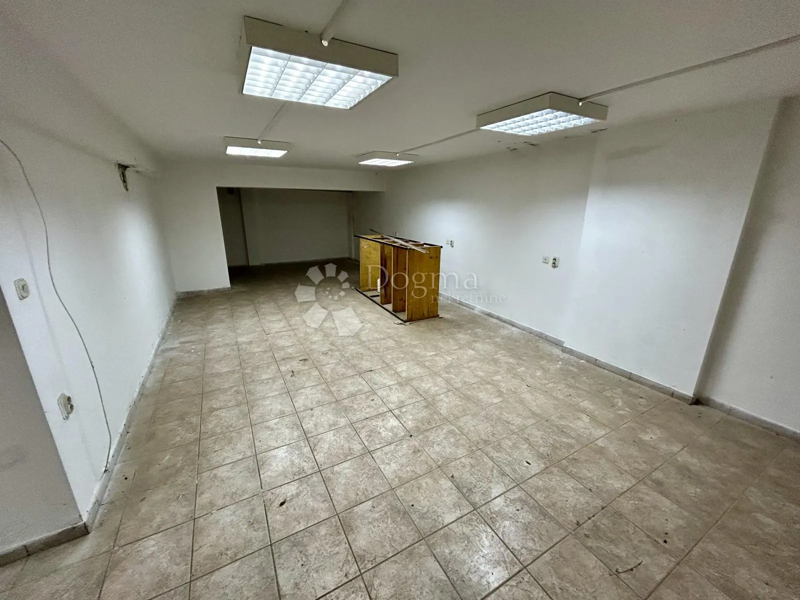 prostor za vaš posao na odličnoj lokaciji - slika 16