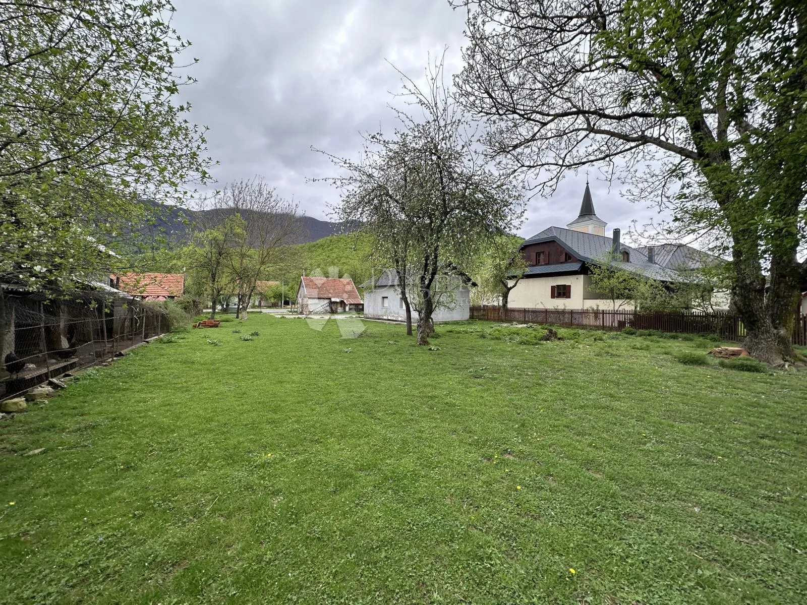brušane kuća i novi pomoćni objekt stambene namjene 4200m2 - slika 18