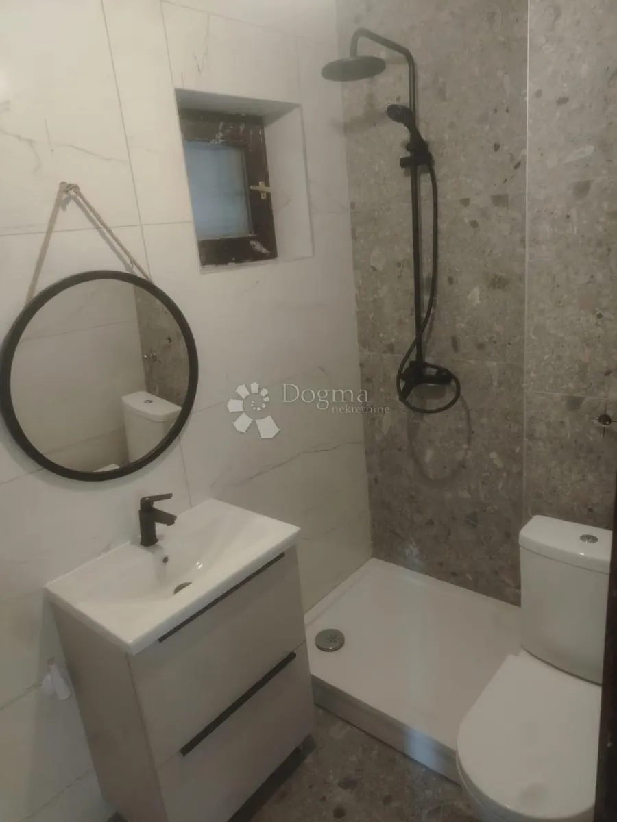 objekt sa tri zasebna apartmana, tražena lokacija kraj mora - slika 13
