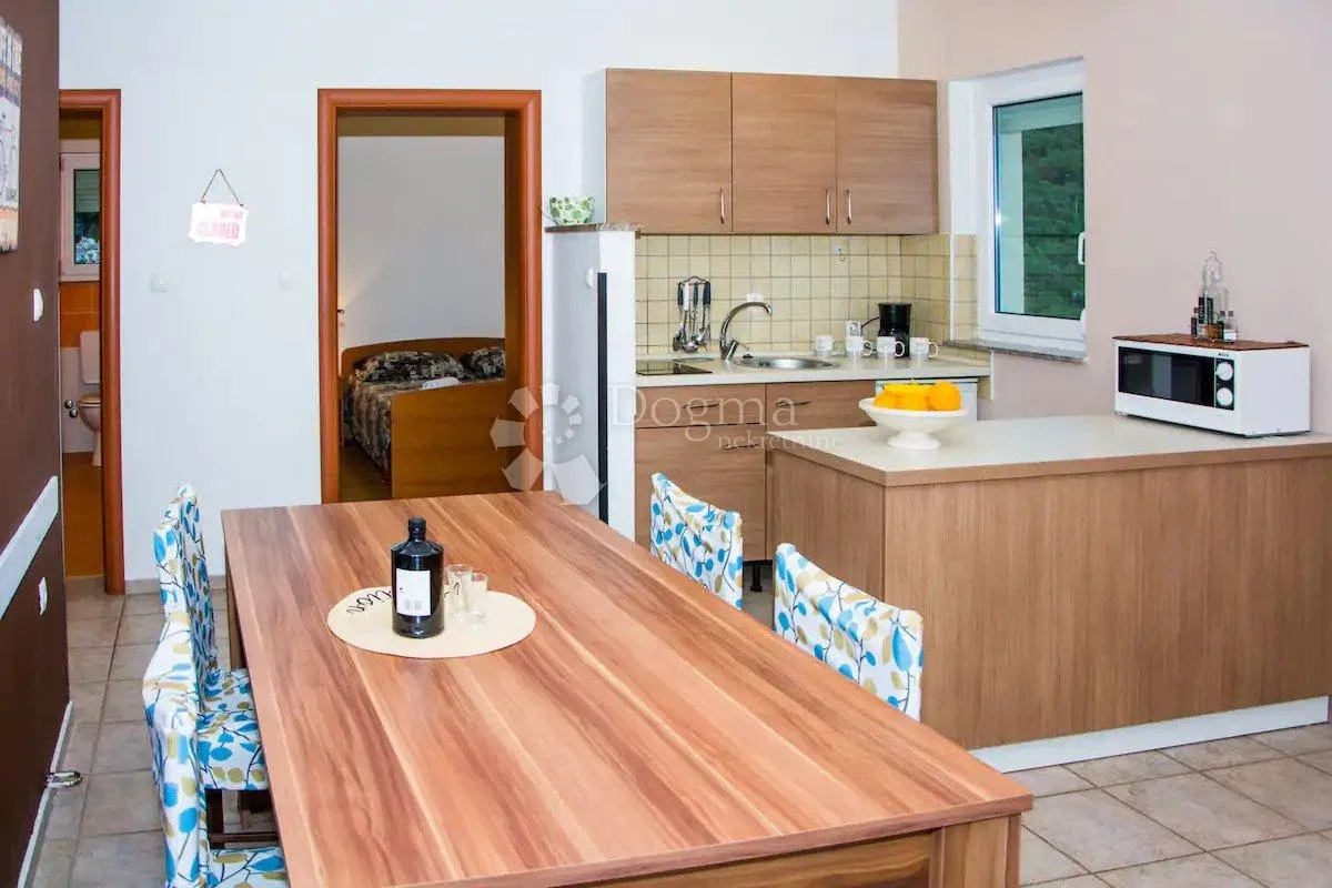 vila sa bazenom - slika 20