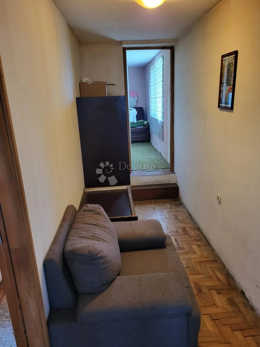 kapelica - idealna mala kuća za miran život i vrt - slika 8