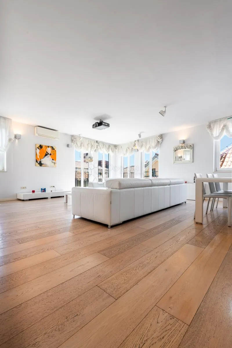 DRUGI NEMAJU !! MI IMAMO – STAN 153,90 m² s tersom 25 m², CENTAR RIJEKE - Rijeka