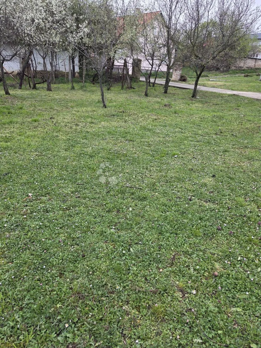kuća s gospodarskim zgradama – odlična lokacija - slika 7