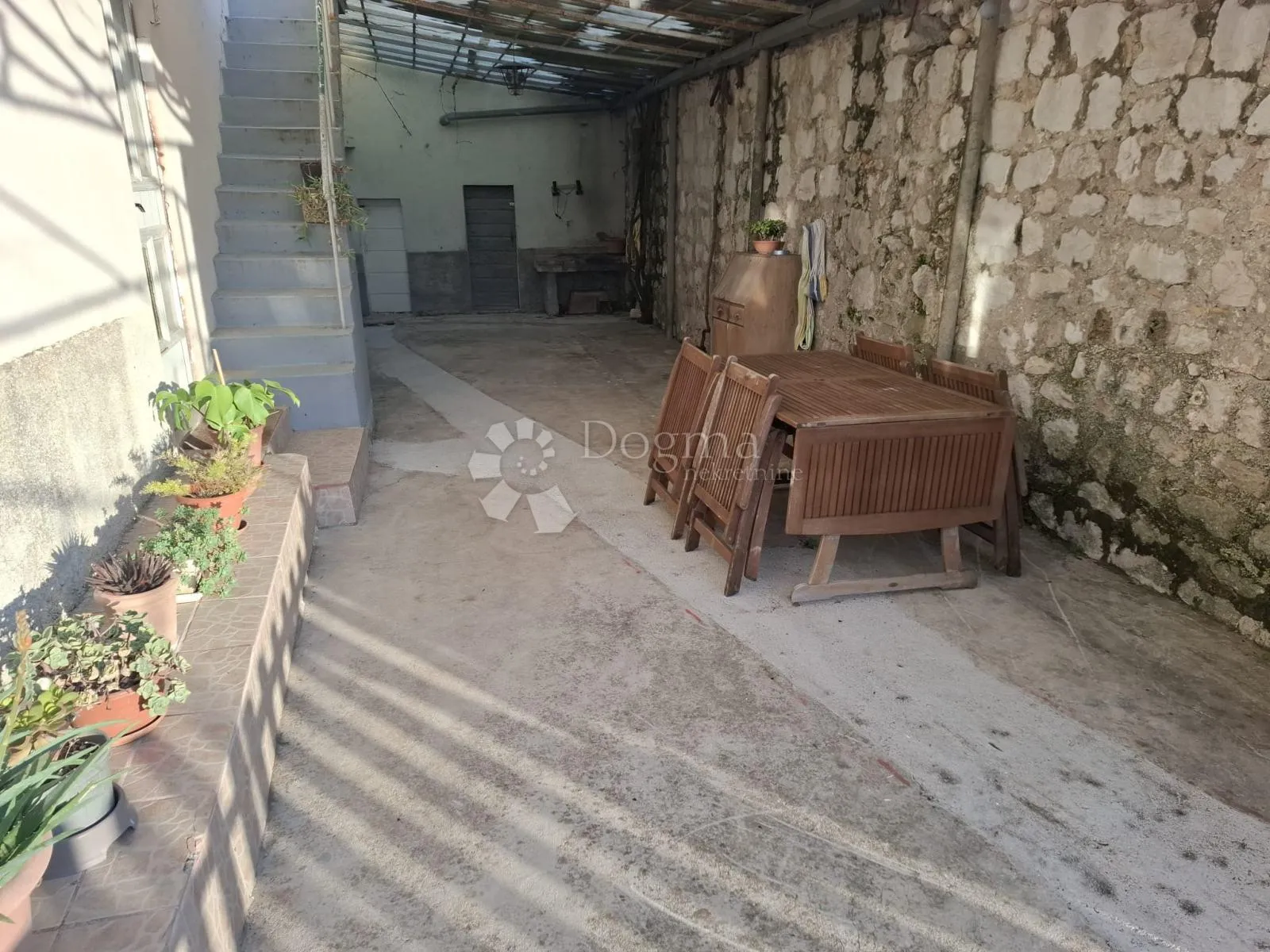 kuća s velikim potencijalom za život ili turizam – orašac - slika 9