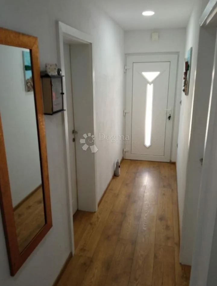 kuća sa tri stana i pogledom na more, dugi rat - slika 3