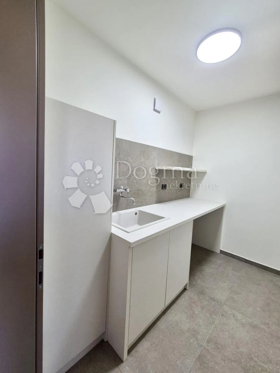 vila u blizini rovinja sa imanjem - slika 28