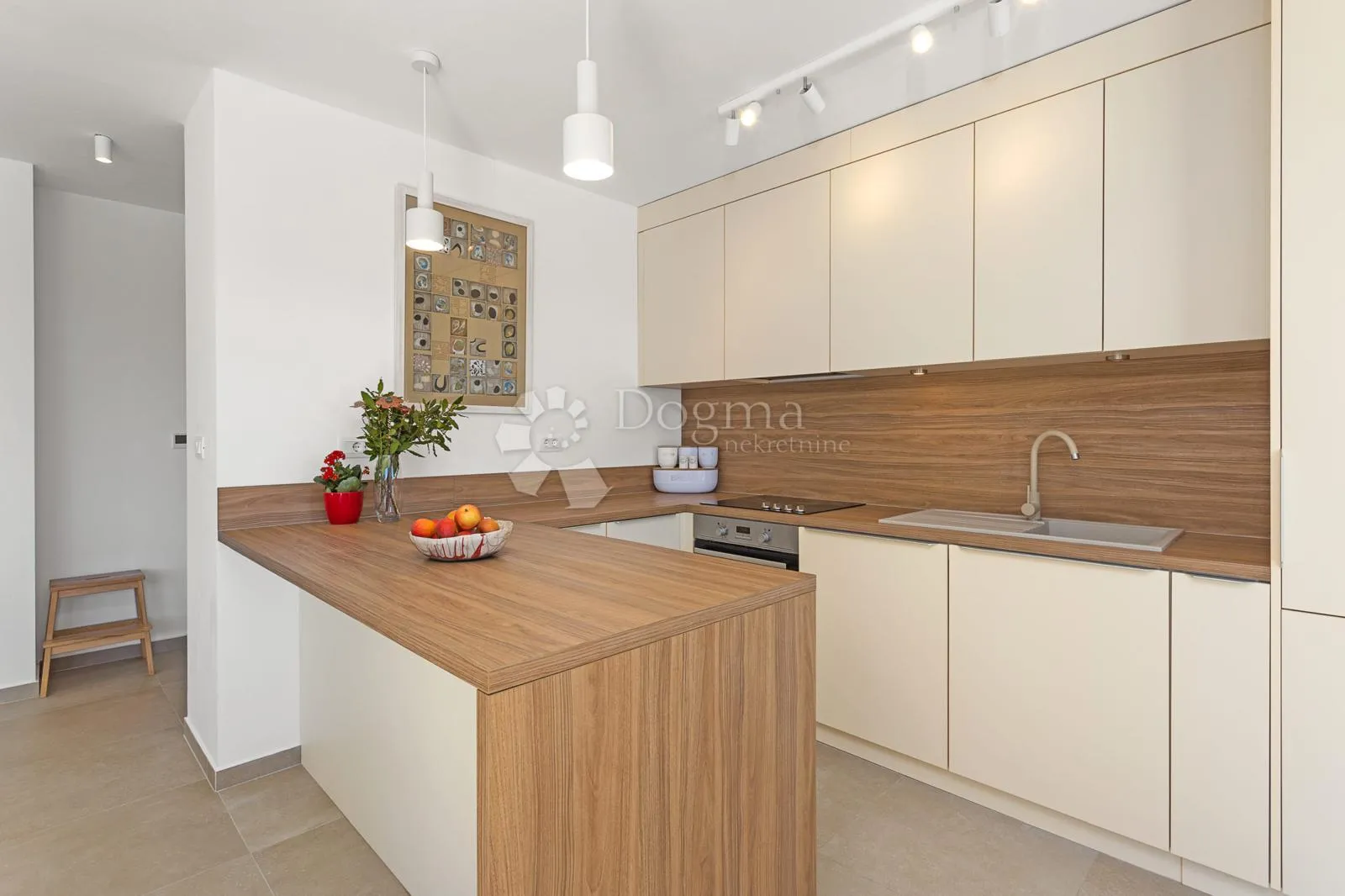krnica, atraktivna vila sa prekrasnim pogledom - slika 13