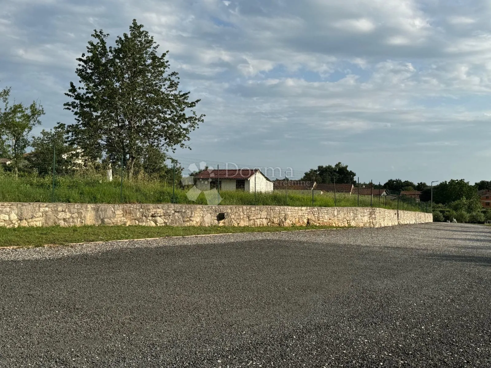 građevinska parcela 554 m² sa projektom za modernu vilu sa bazenom - slika 12