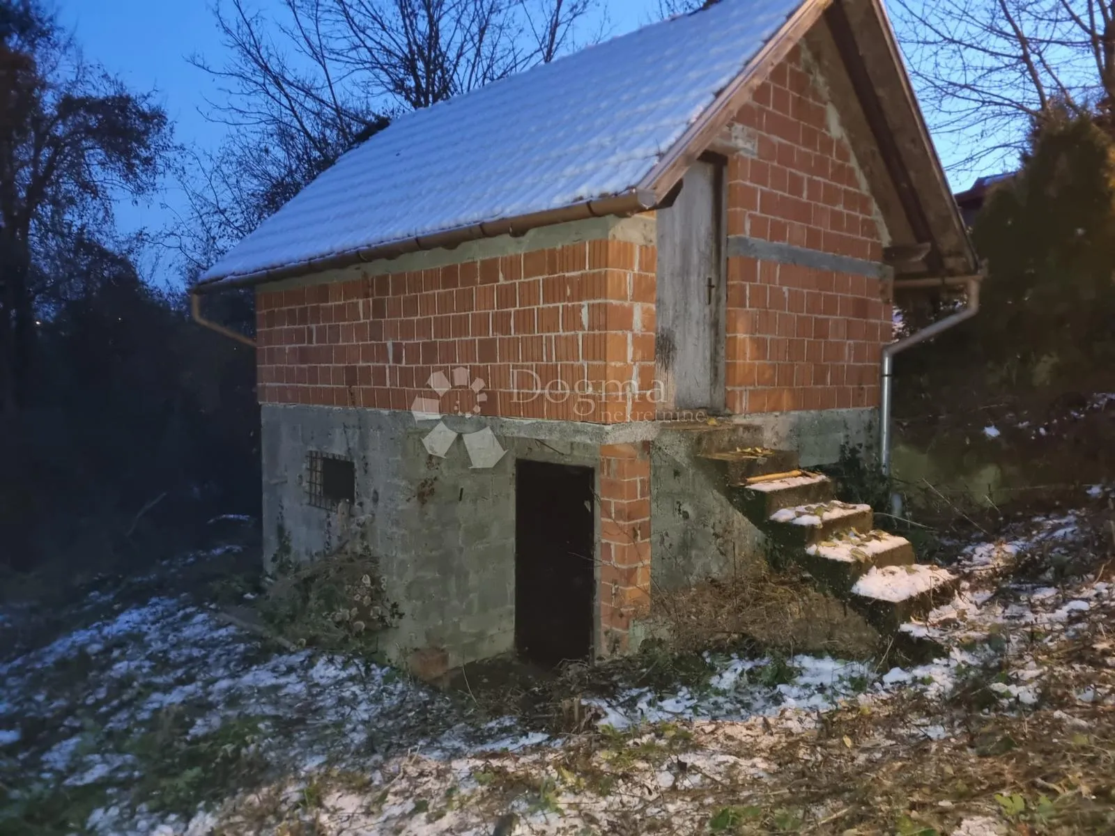 vikendica uz šumu - slika 6