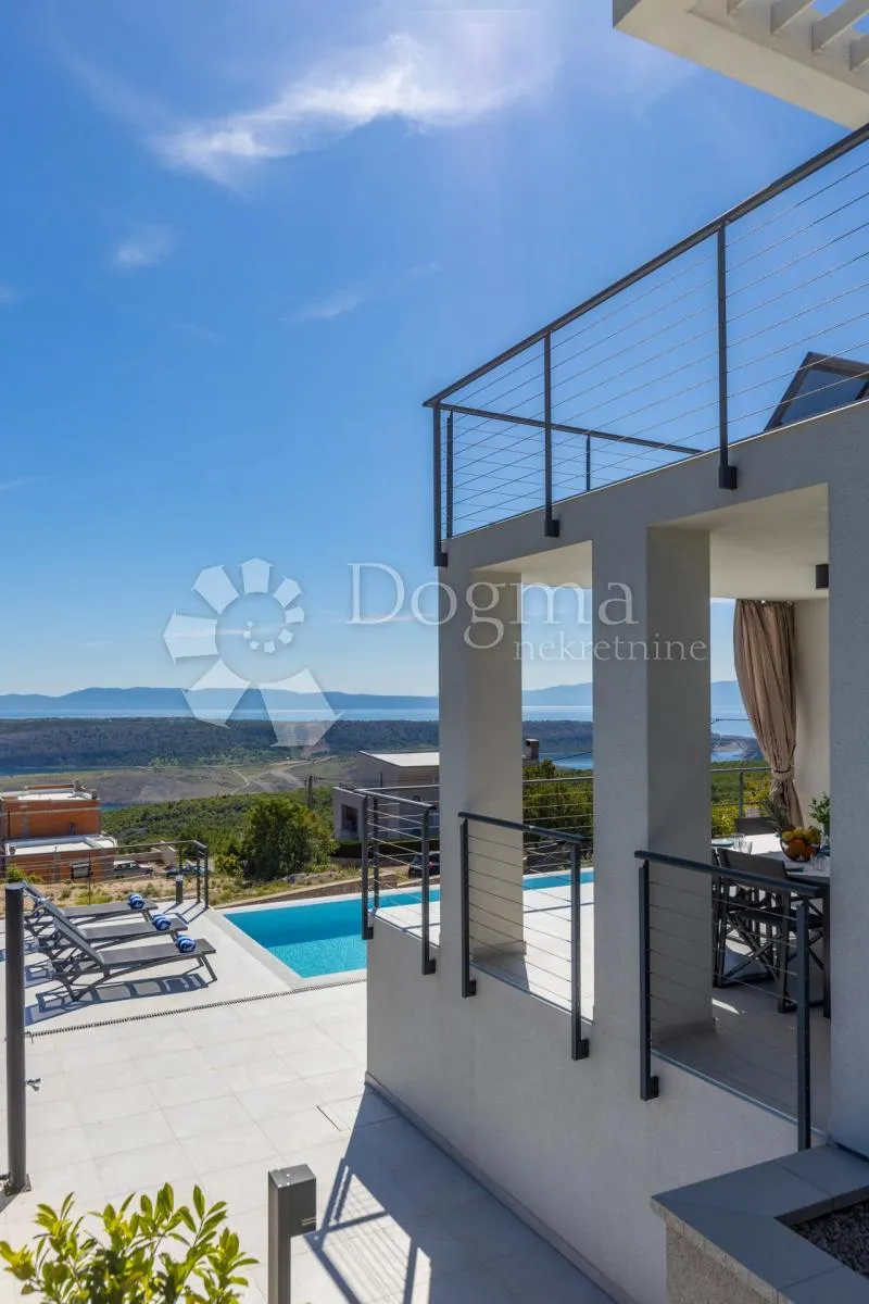 vila s bazenom - slika 35