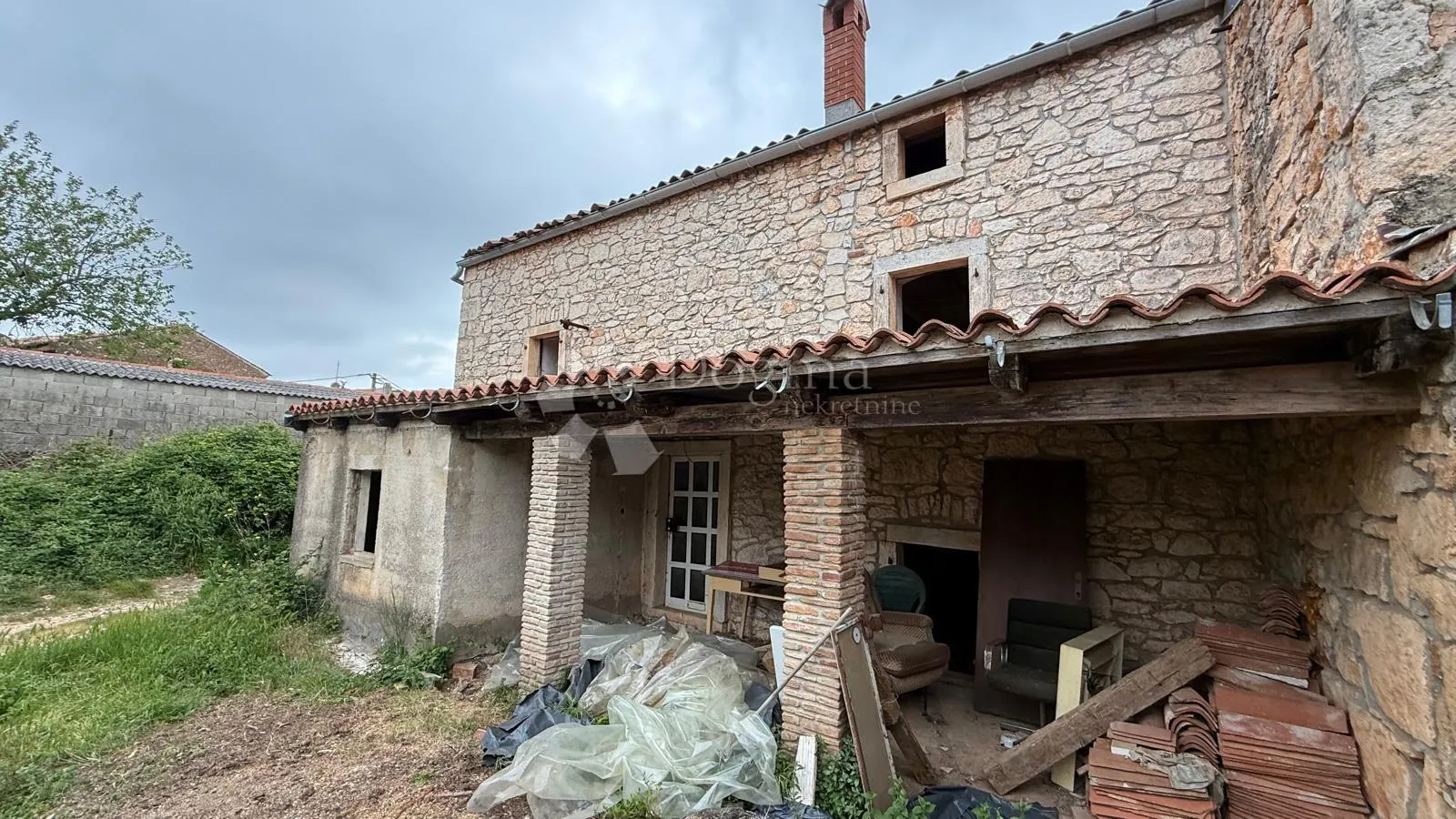 kamena priča za renovaciju na dobroj lokaciji - slika 5