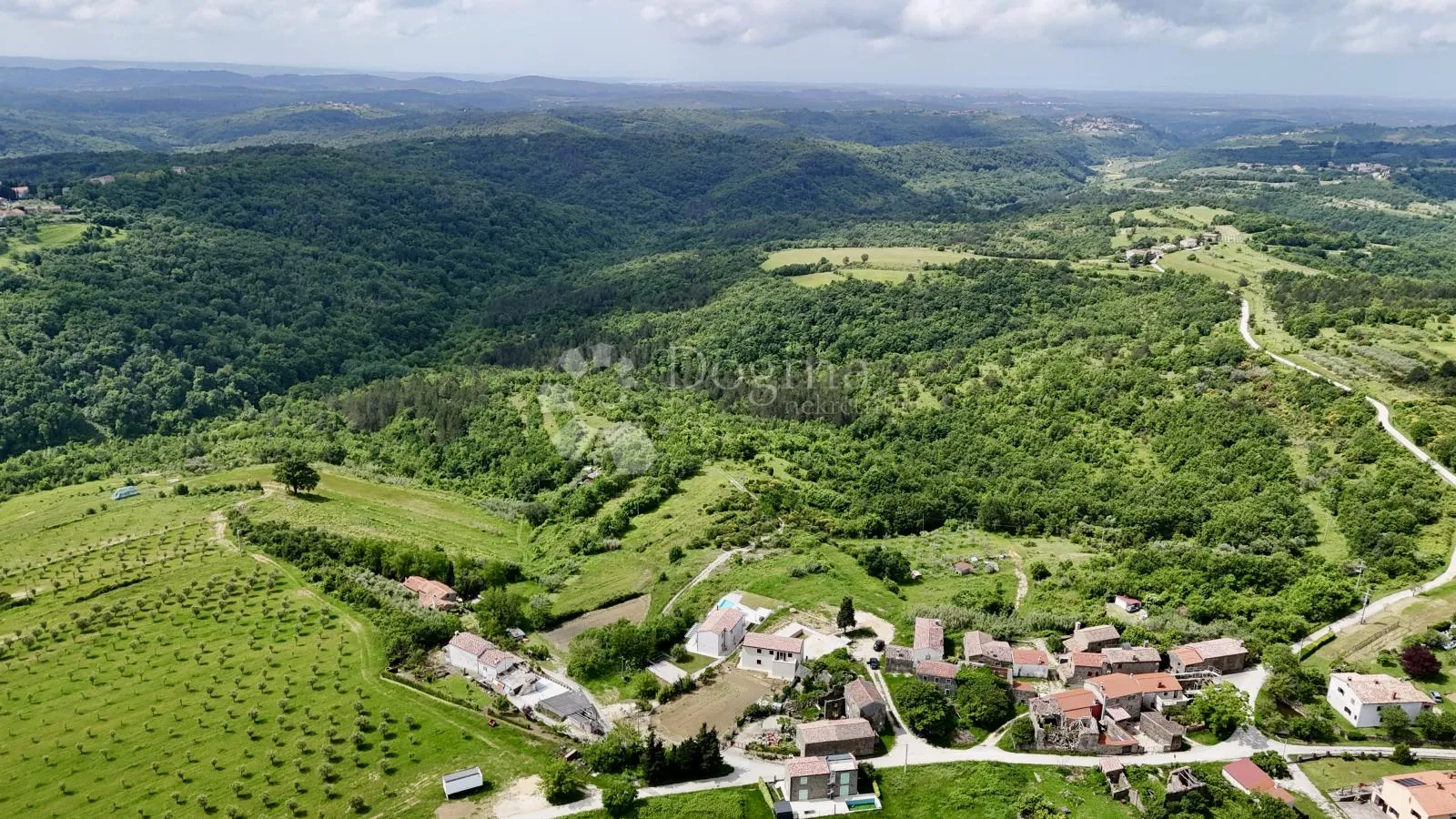 predivna kamena kuća s bazenom i pogledom na more - slika 5