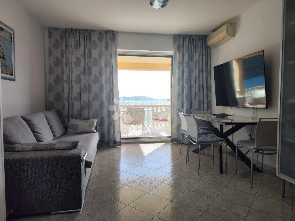 rogoznica- predivna villa na plaži - slika 19