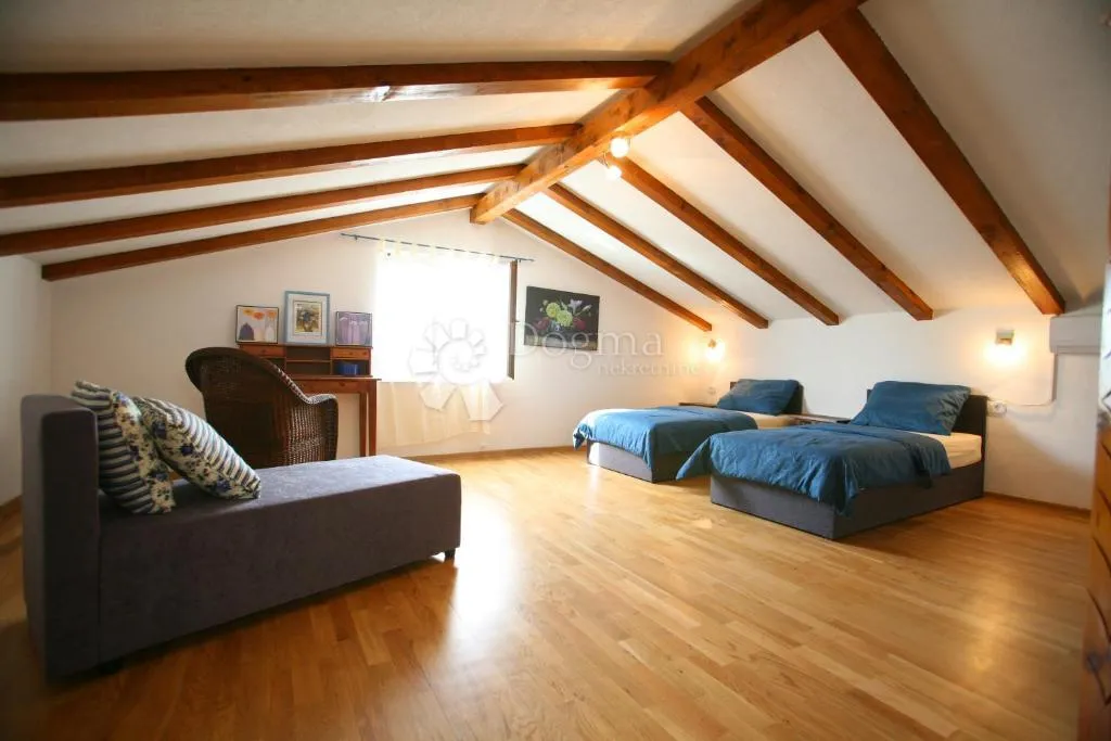 prekrasna istarska villa s bazenom, 220 m² i 5 en-suite spavaćih soba - slika 9