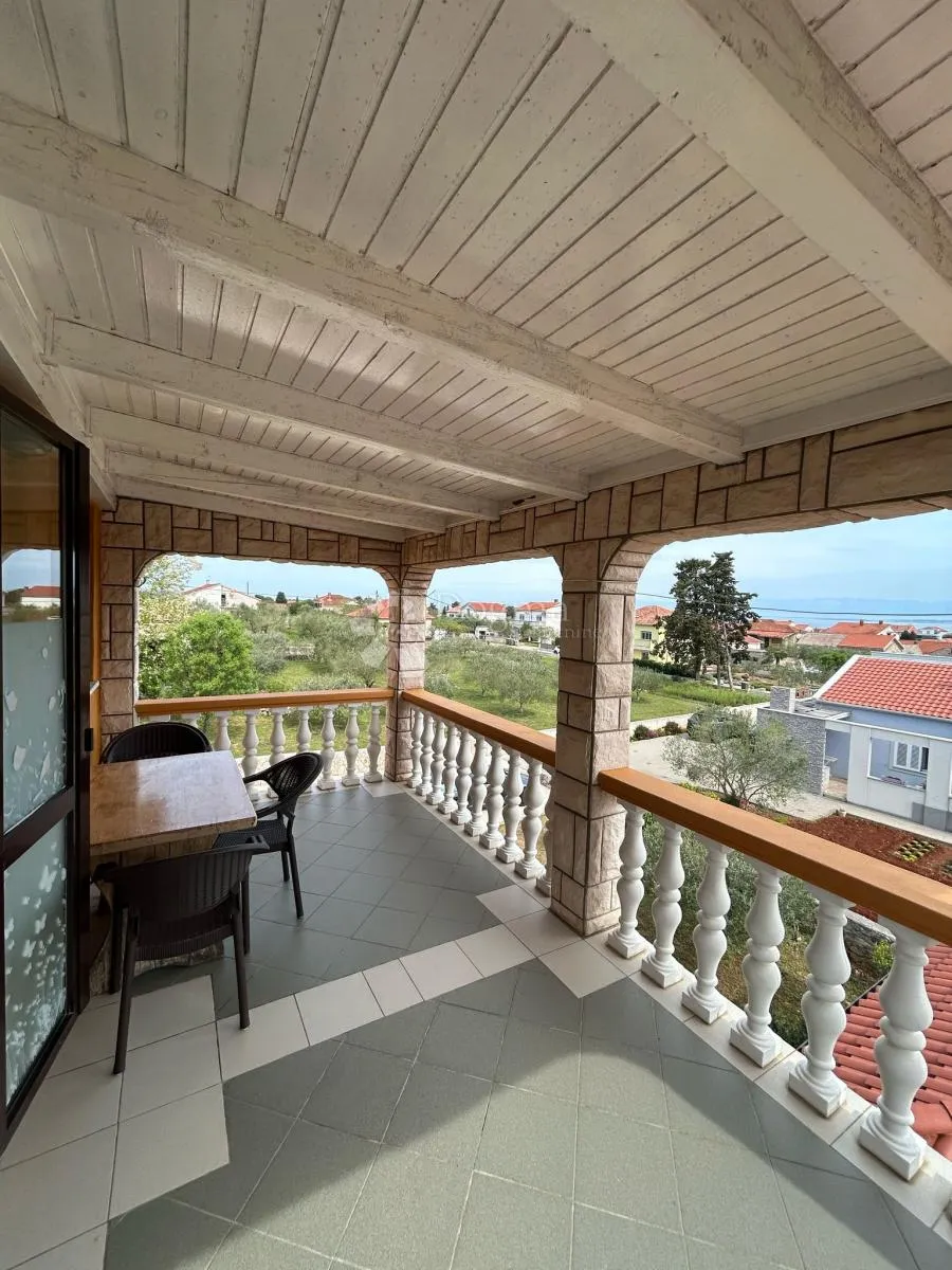 prekrasna kuća s više apartmana, 150 m od mora - slika 8