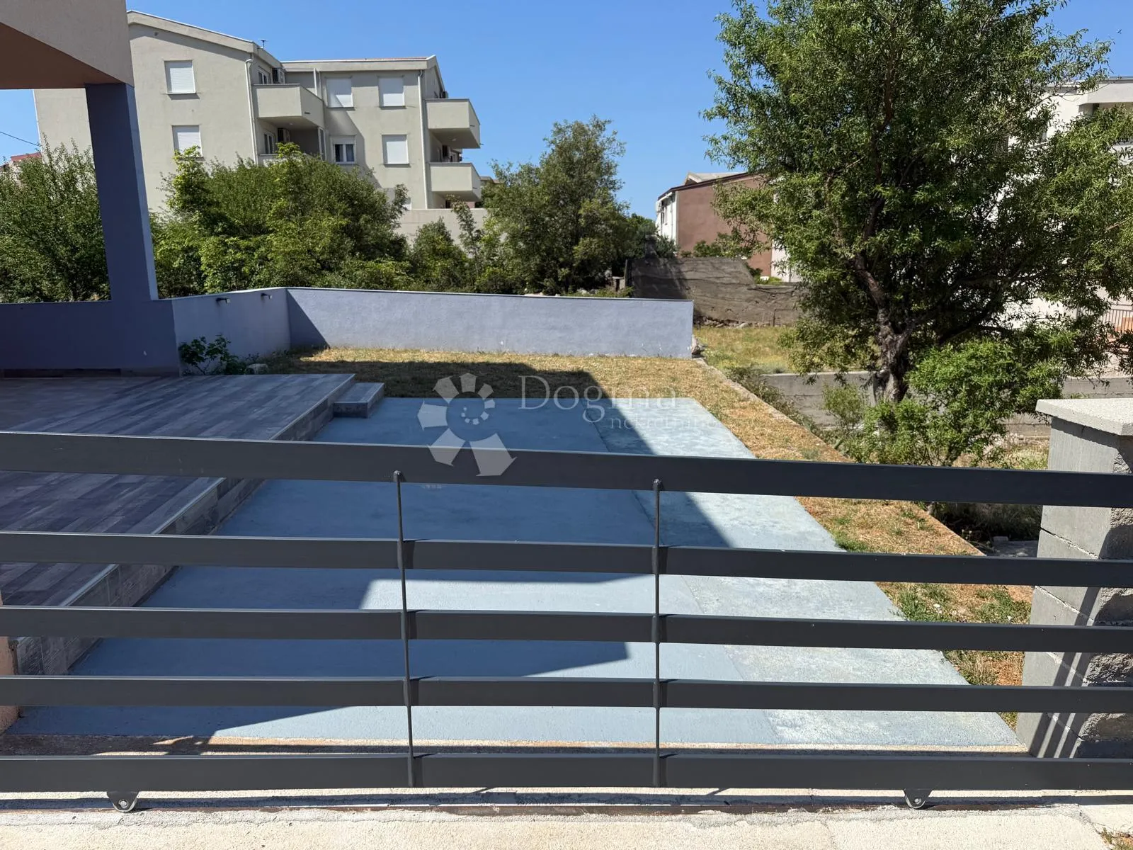 apartman novo velike terase 200 m od mora sniženo - slika 27