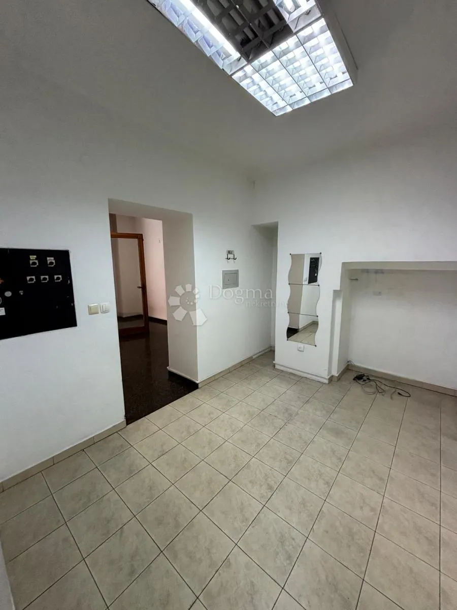 poslovni prostor u centru grada - slika 4