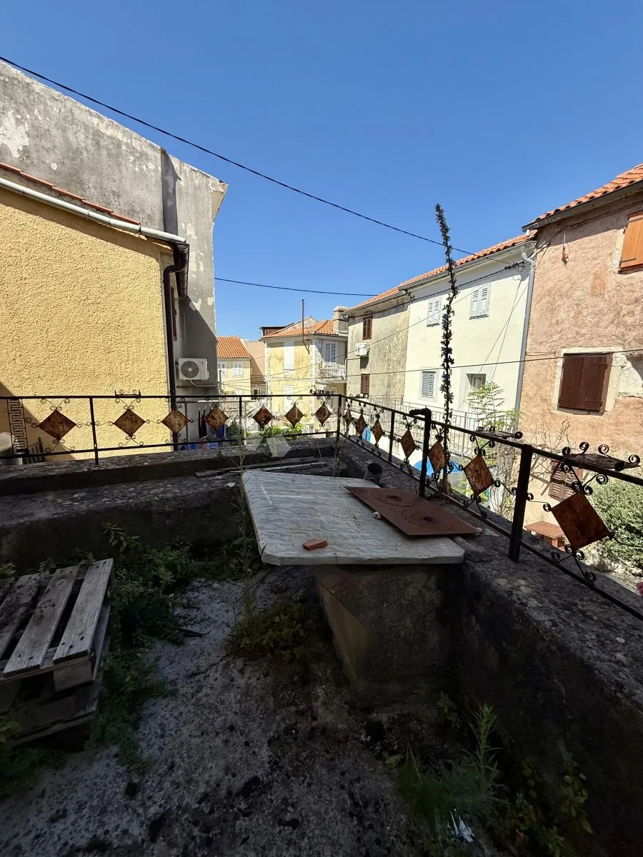 kuća u staroj jezgri - slika 1