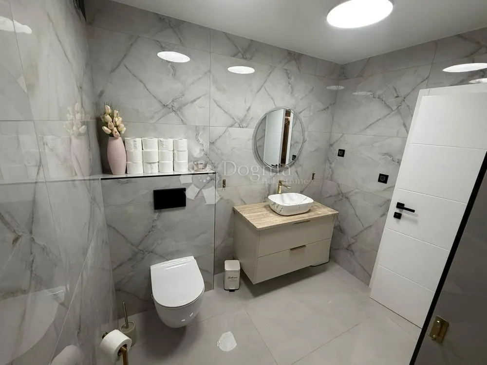 luksuzni apartman kat otok vir - slika 17