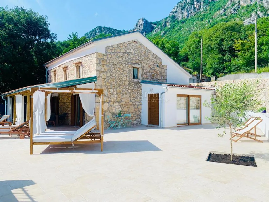 kamena vila s bazenom bribir - slika 6