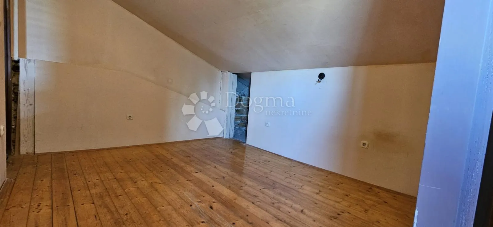 komforna mala kuća od 110m² - slika 10