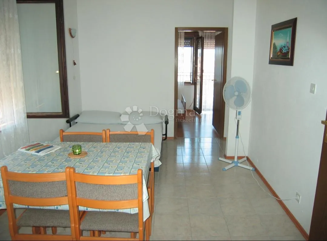 okrug gornji, kuća 400 m², 150 m od mora, prilika - slika 15