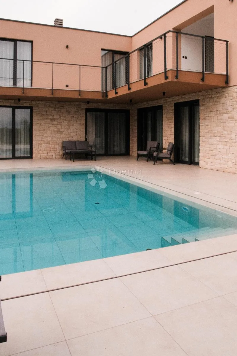 poreč okolica – moderna vila s bazenom i 4 spavaće sobe - slika 49
