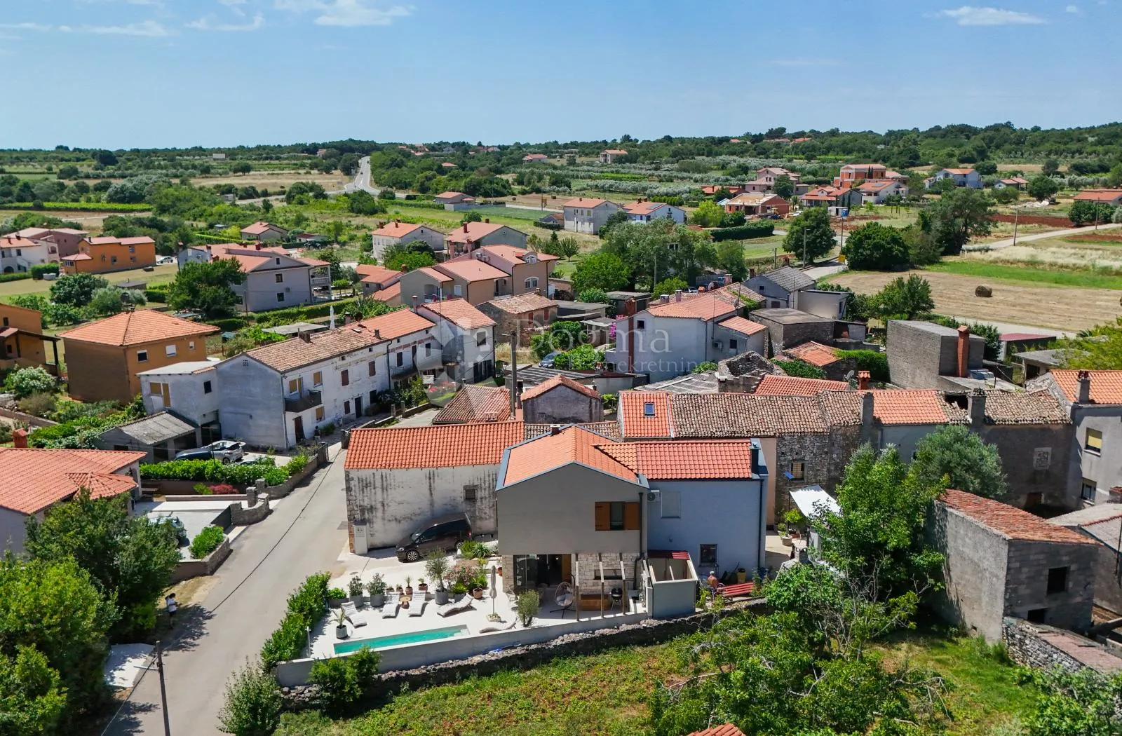dvojna kuća s bazenom na dobroj lokaciji - slika 27