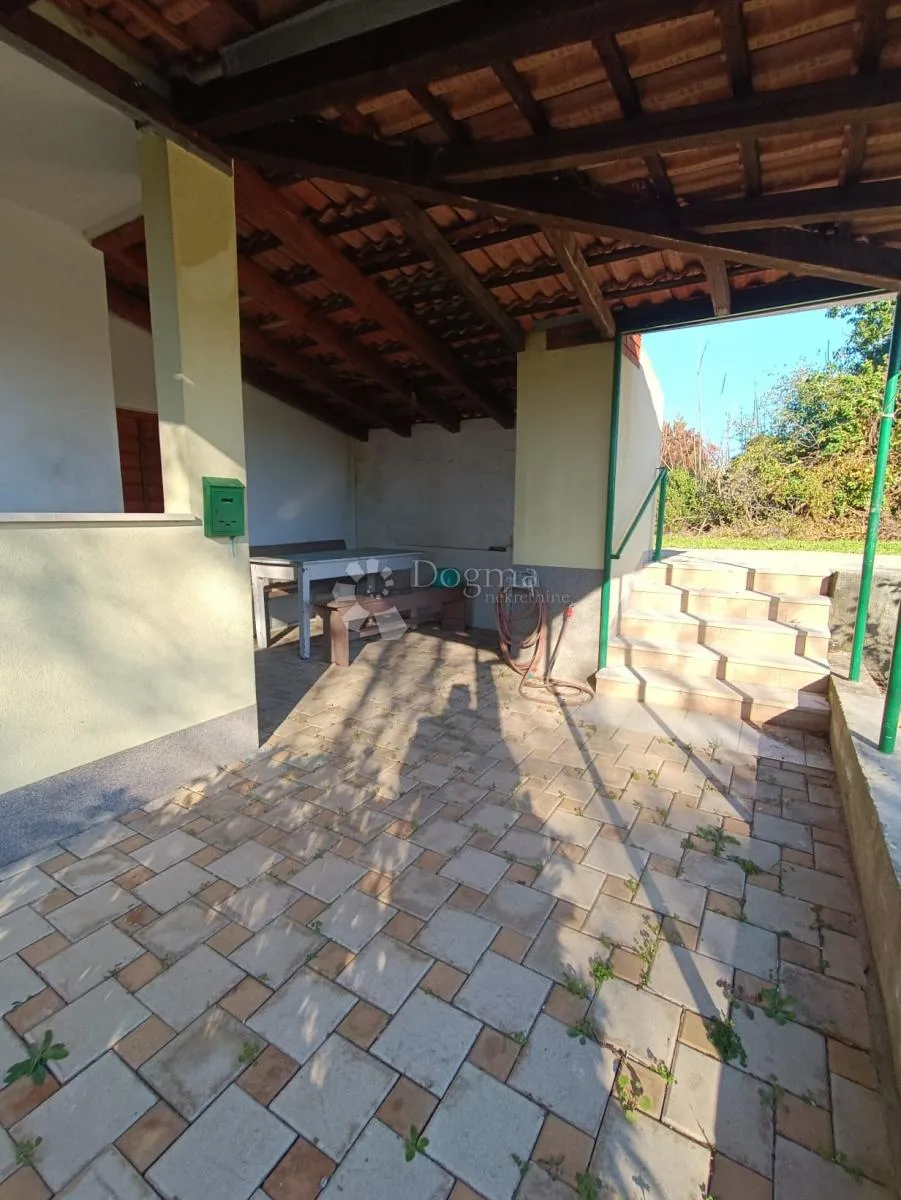 samostojeća kuća na šolti - slika 7