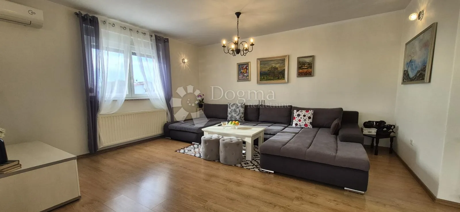 kuća sa 2 stana i bazenom - slika 27