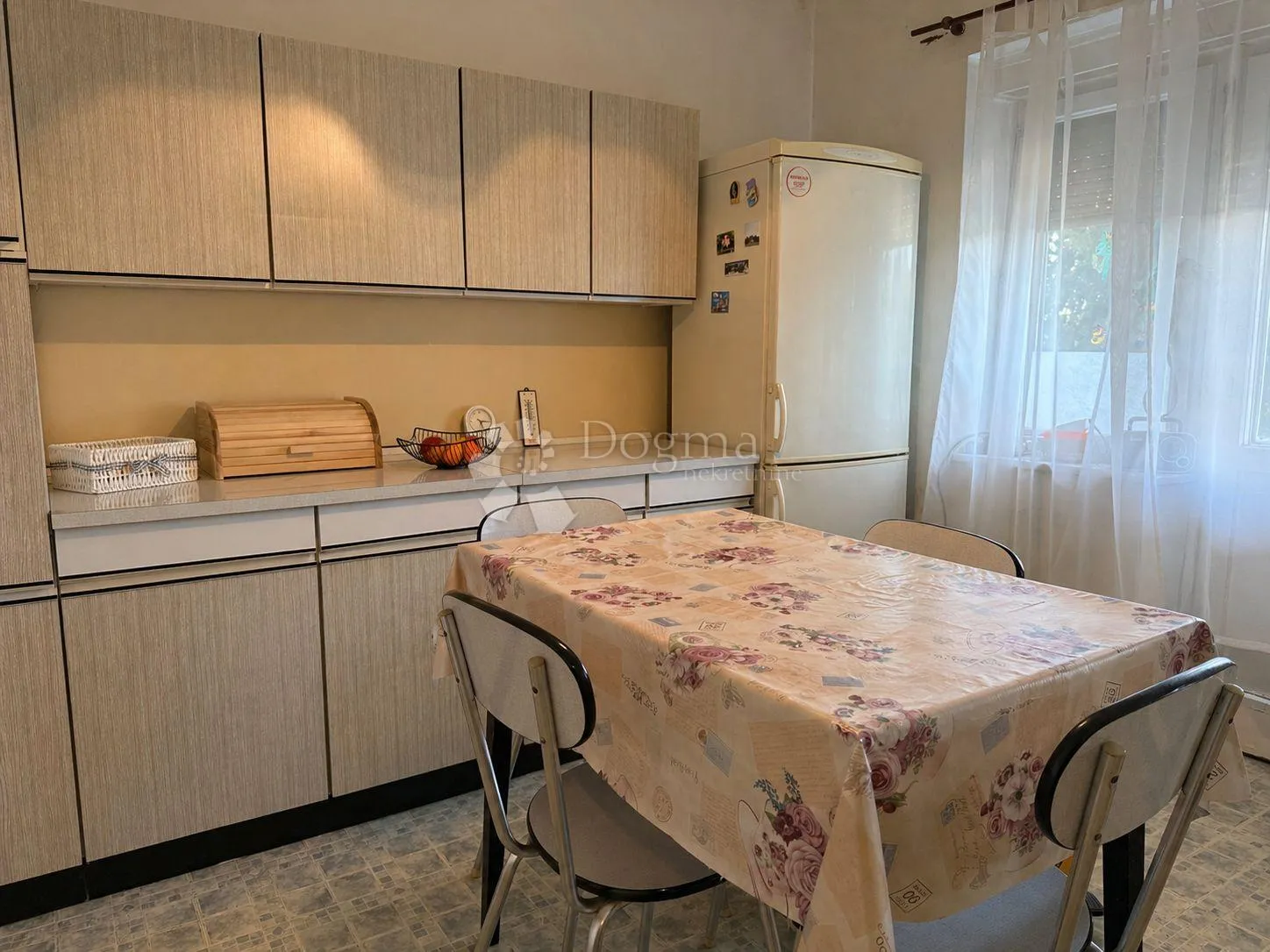 dvosoban stan u centru čakovca s lođom - slika 3